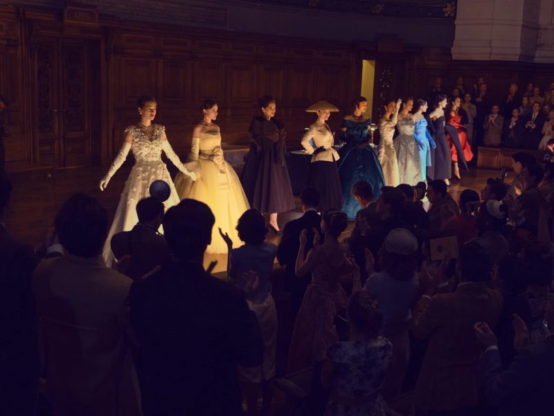 The New Look: Một thời vàng son qua màn ảnh nhỏ