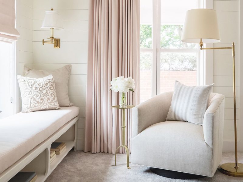 Trang trí góc nhỏ nơi cửa sổ