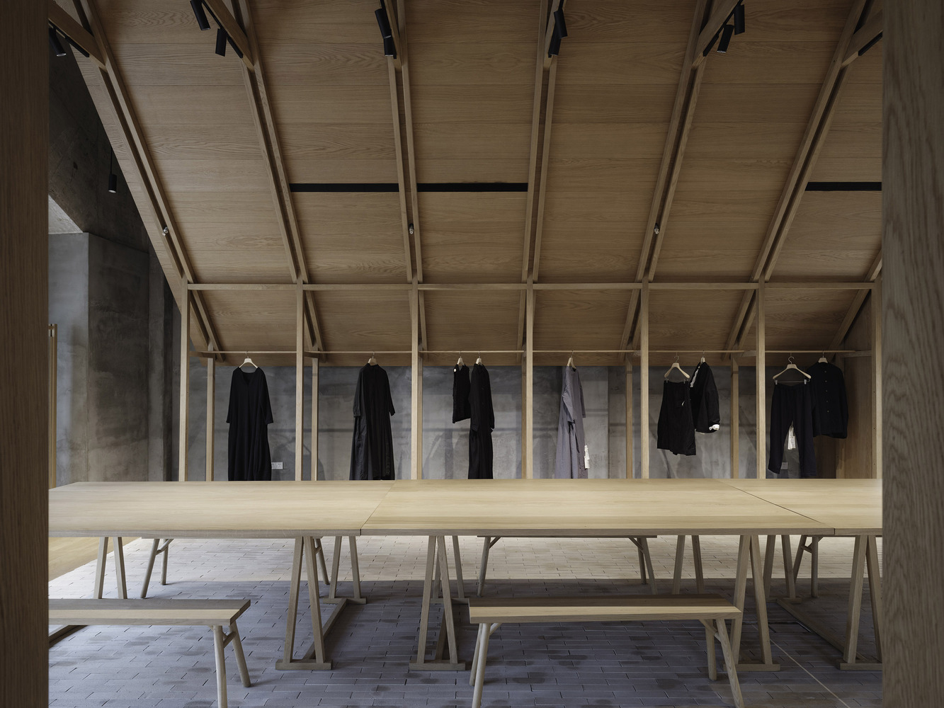 cua hang Jisifang Boutique ngoi nha go