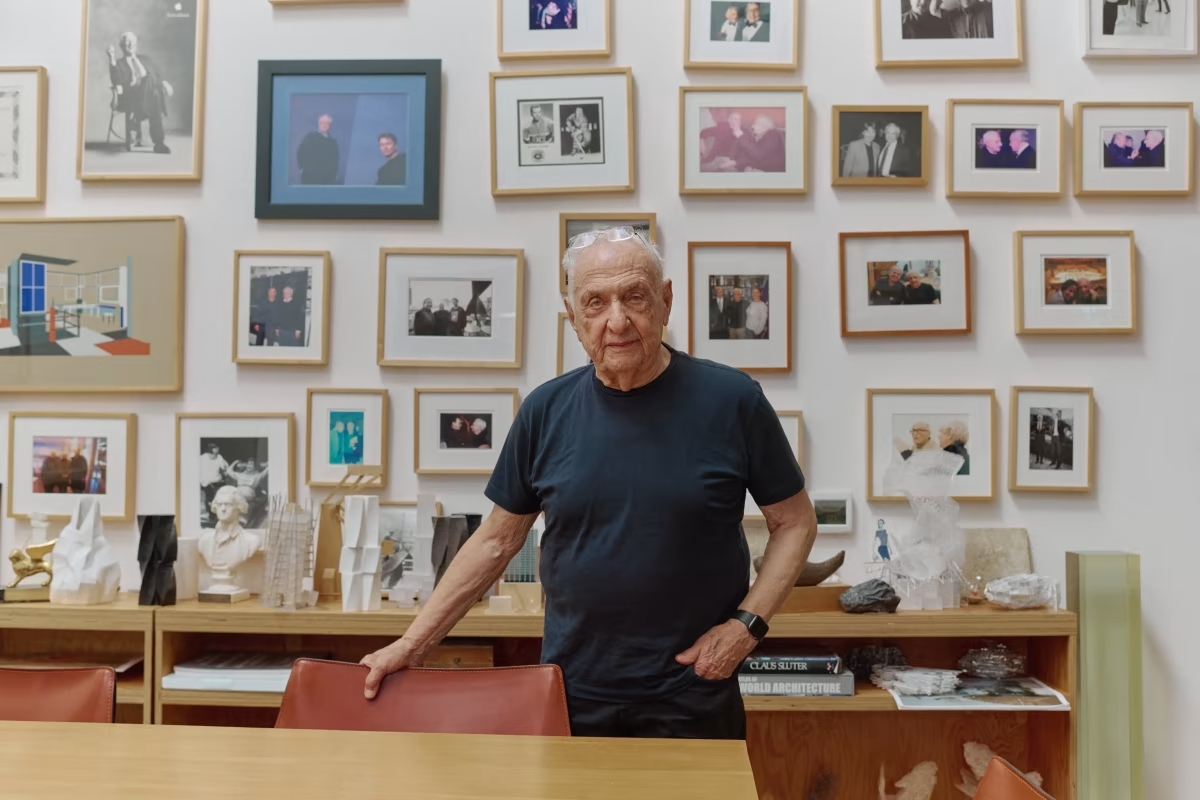 buc tuong tranh hinh Frank Gehry