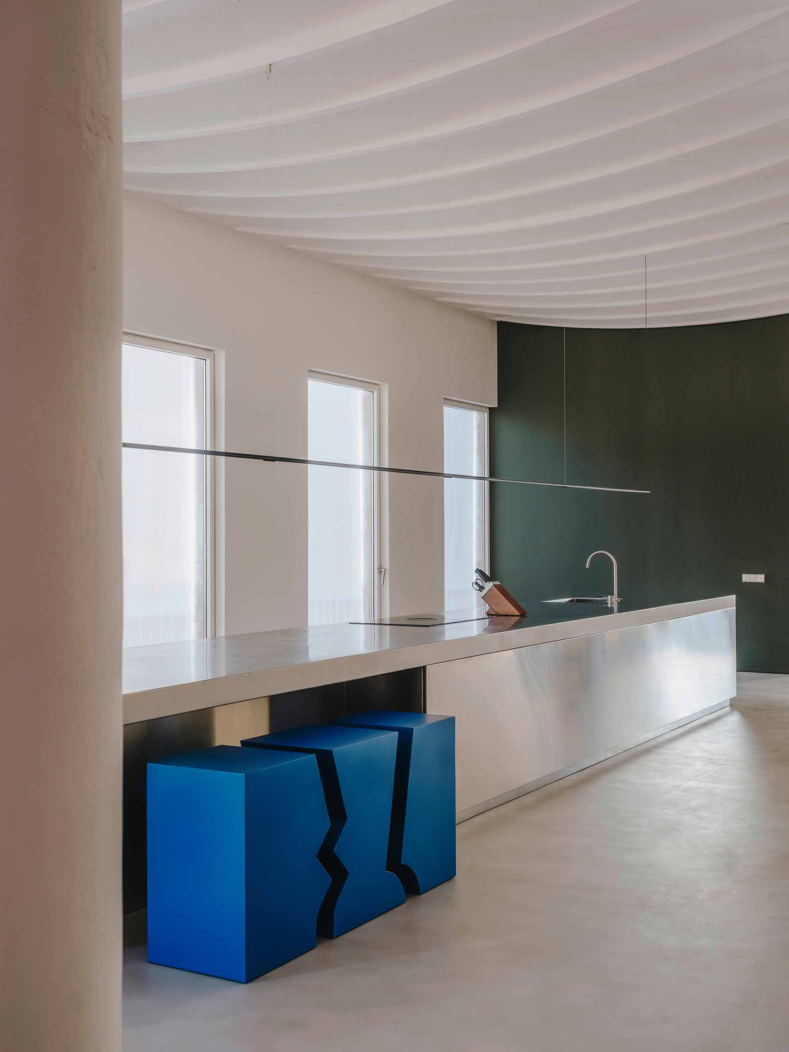 yves klein casa vasto noi that nha bep toi gian