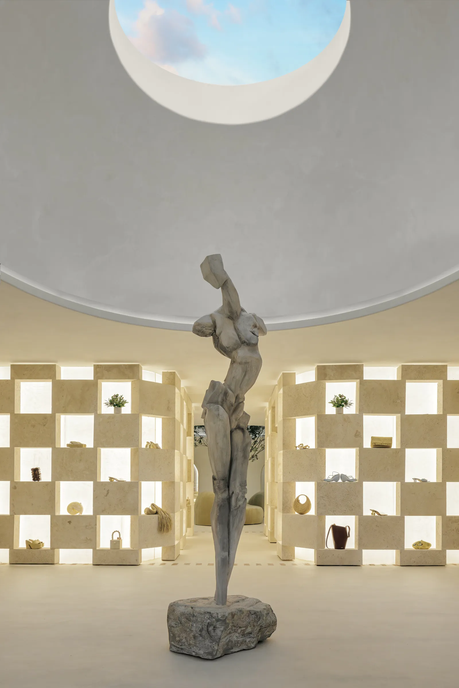 khu vuc trung bay Cult Gaia Miami