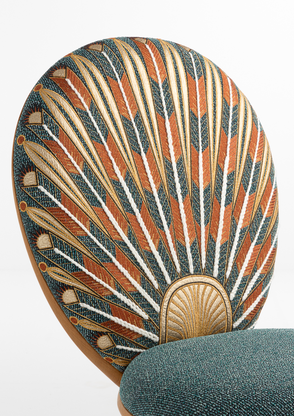 mau lam dam Nefertari Clam Chair Christian Louboutin x Pierre Yovanovitch