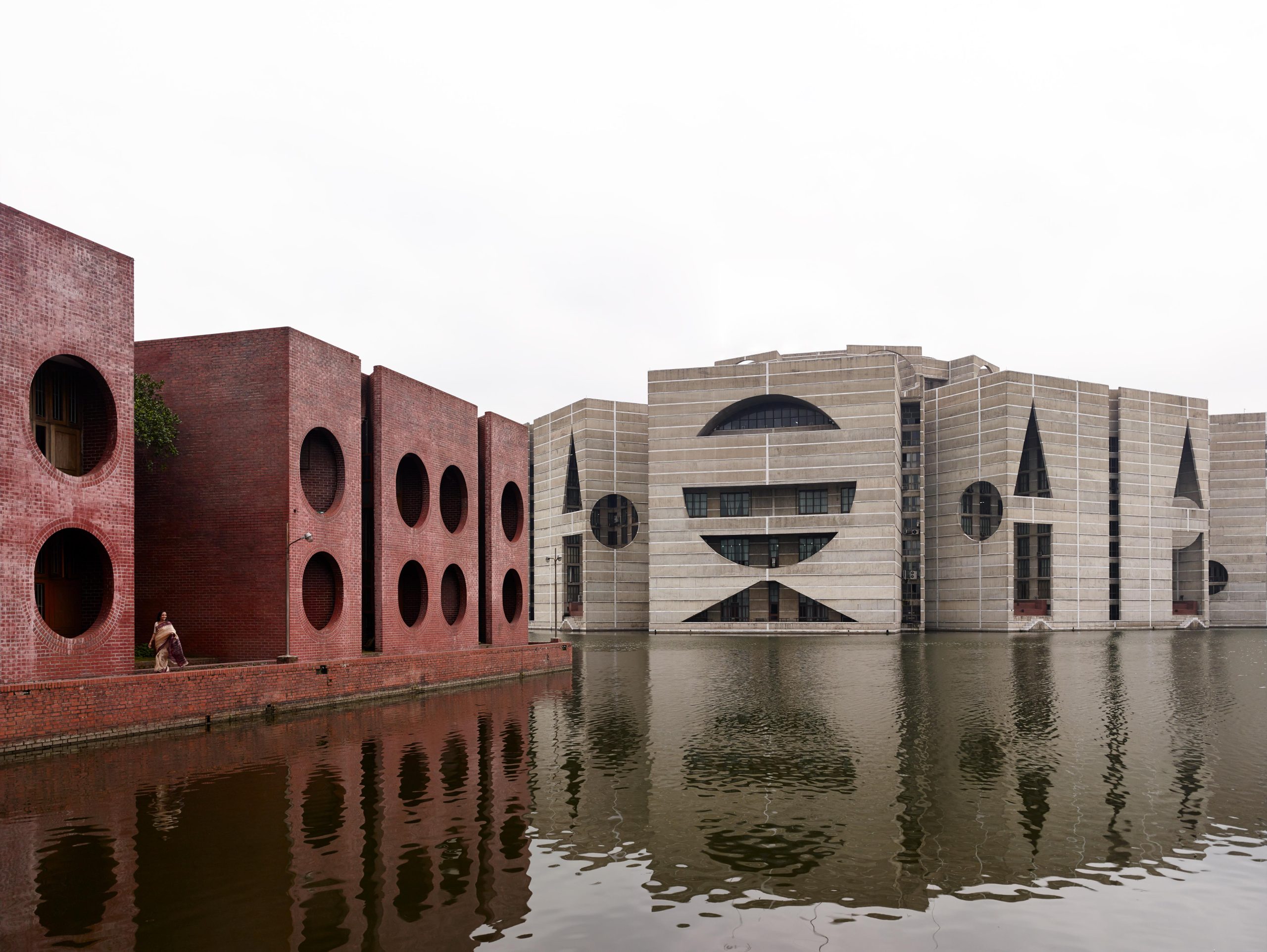 toa nha quoc hoi bangladesh Louis Kahn the National Assembly Building of Bangladesh