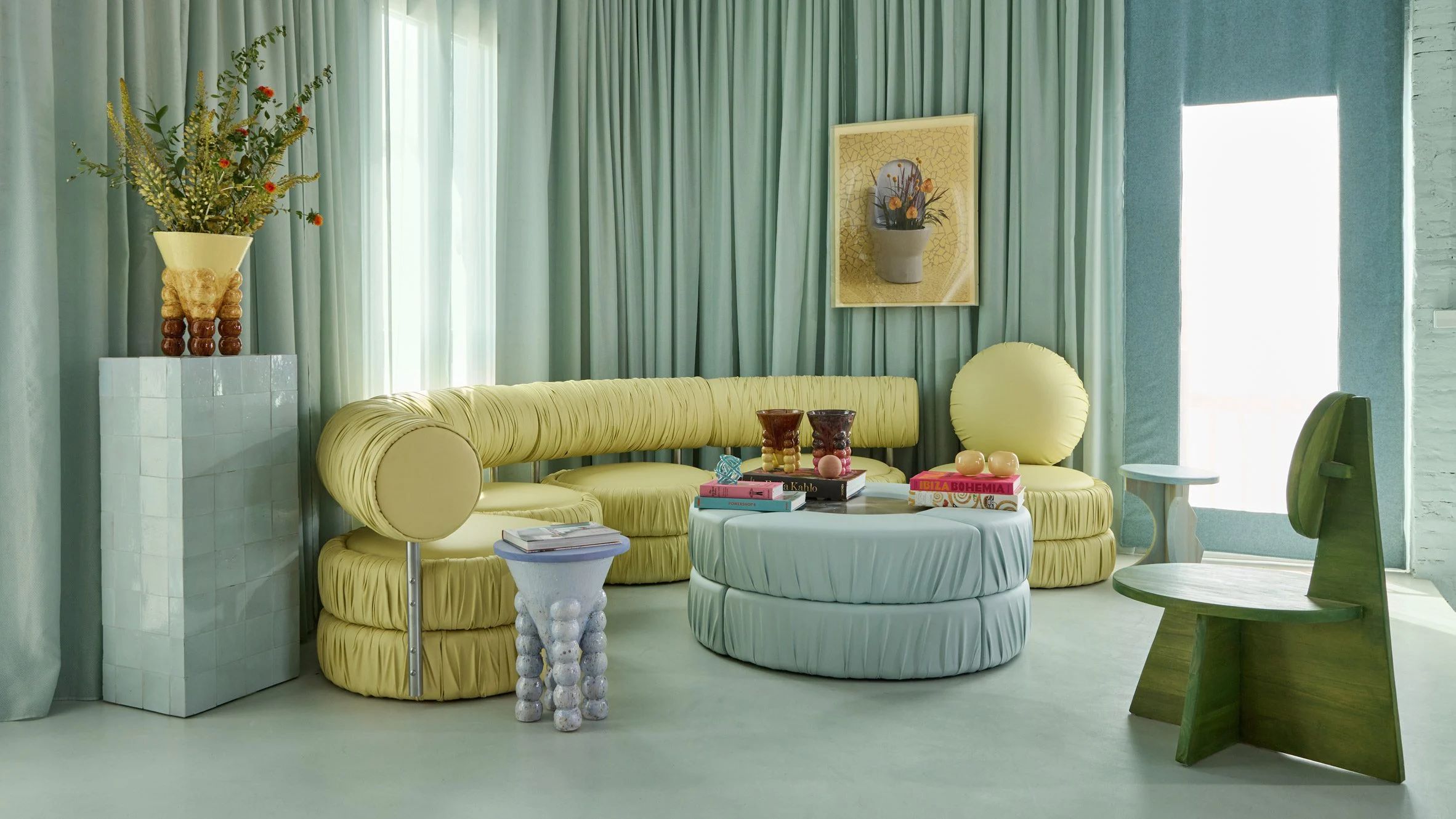 noi that ruc ro phong khach sofa hinh vong cung