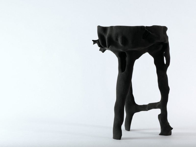 Ghế ngồi độc đáo được thiết kế bởi sâu ăn nhựa