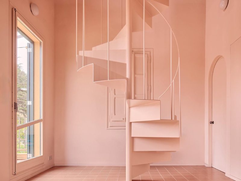 Two Families House: Vũ điệu của sắc hồng