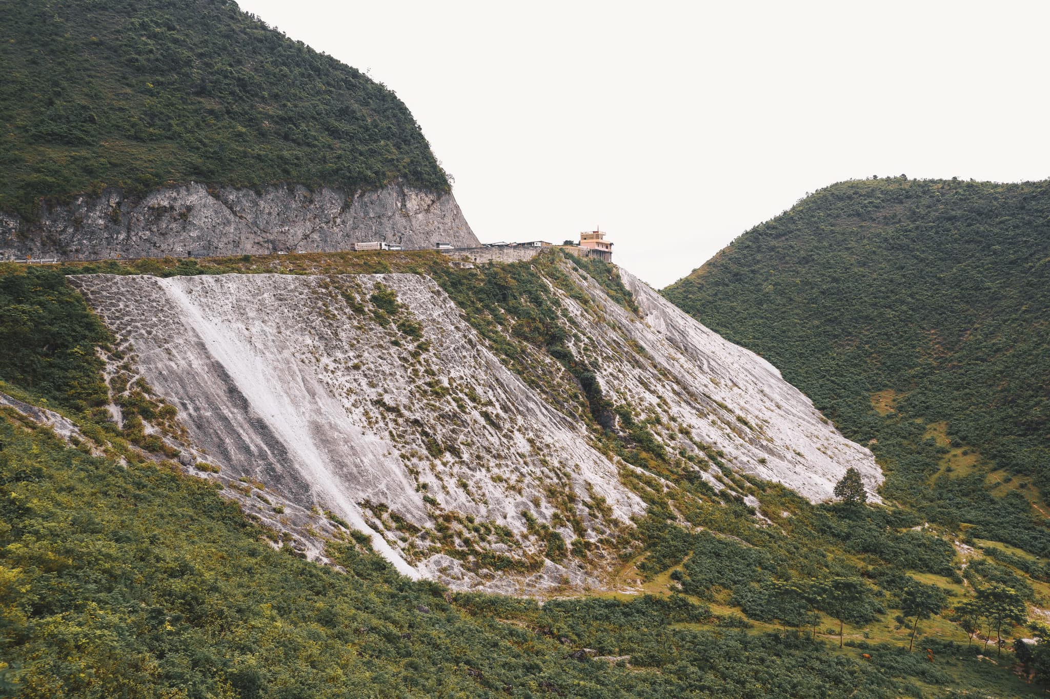 Mai chau deo da trang du lich 