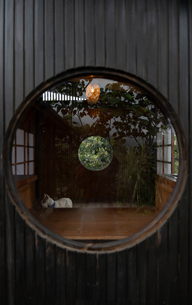 o cua so tron Irori House Baquio Arquitectura Ecuador