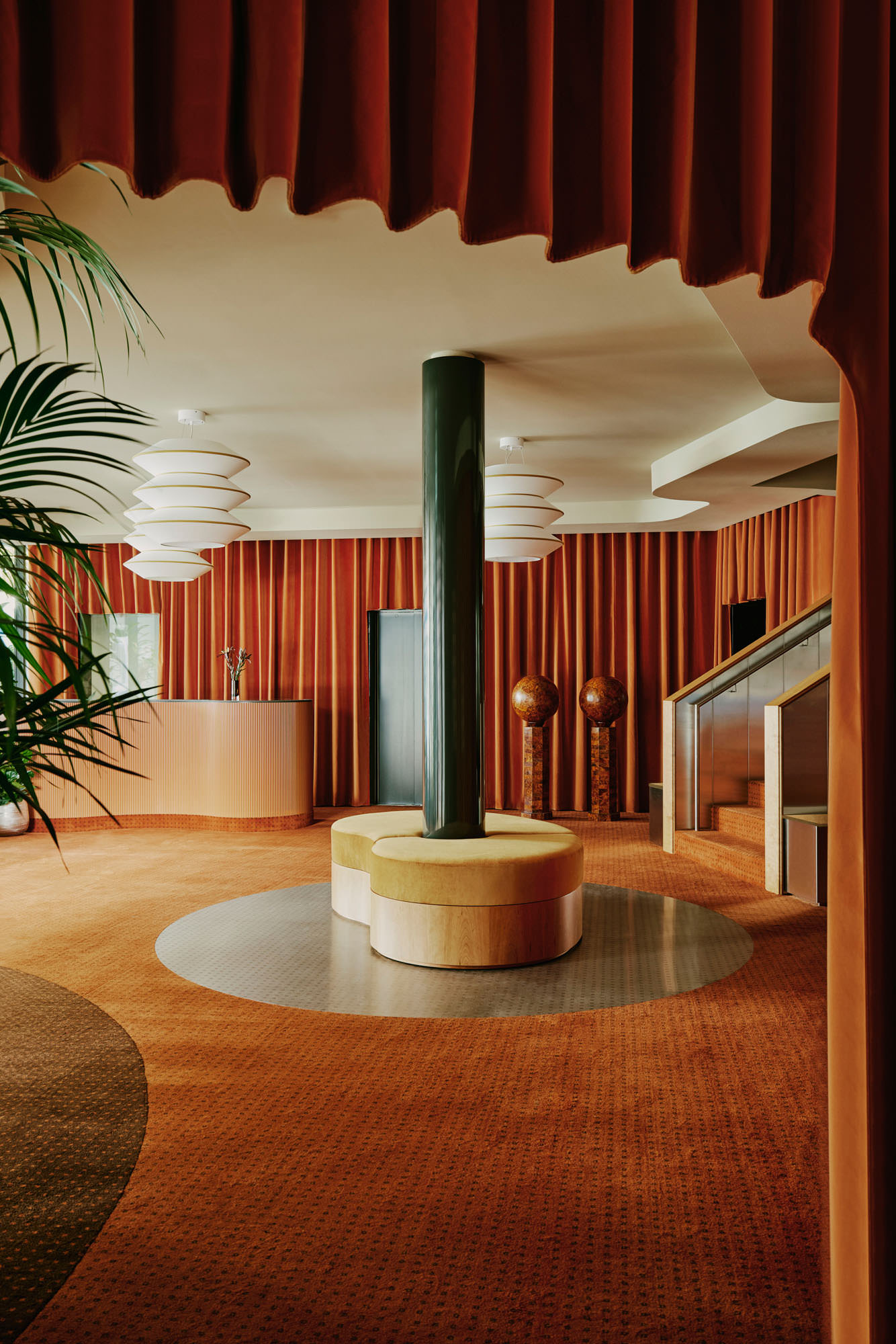 khach san Locke am Platz Zurich Riviera Modernist Brutalist Sella Concept