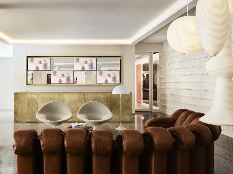 Trung tâm dịch vụ khách hàng Mecca: Không gian nội thất chiết trung và linh hoạt