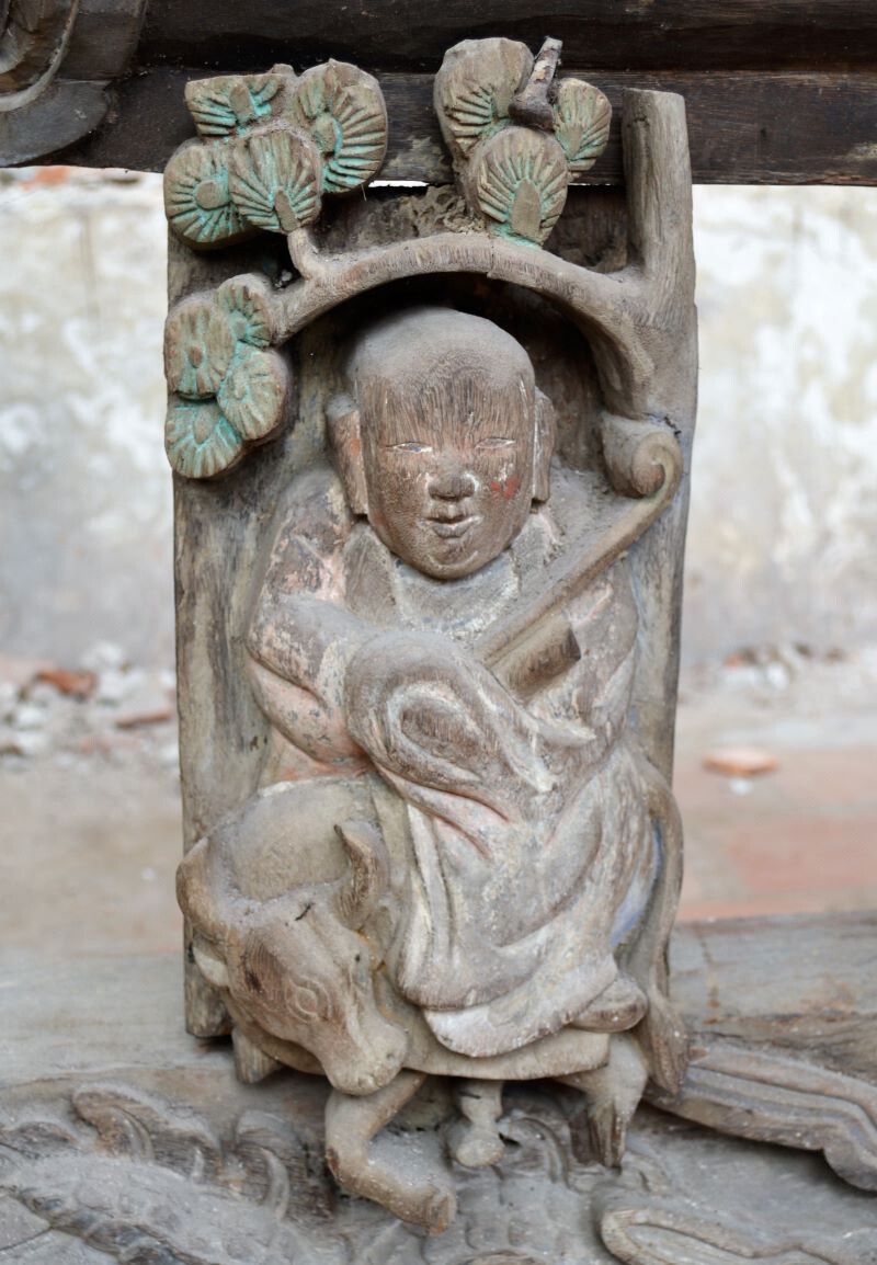 hinh tuong cay tung trong chua chien