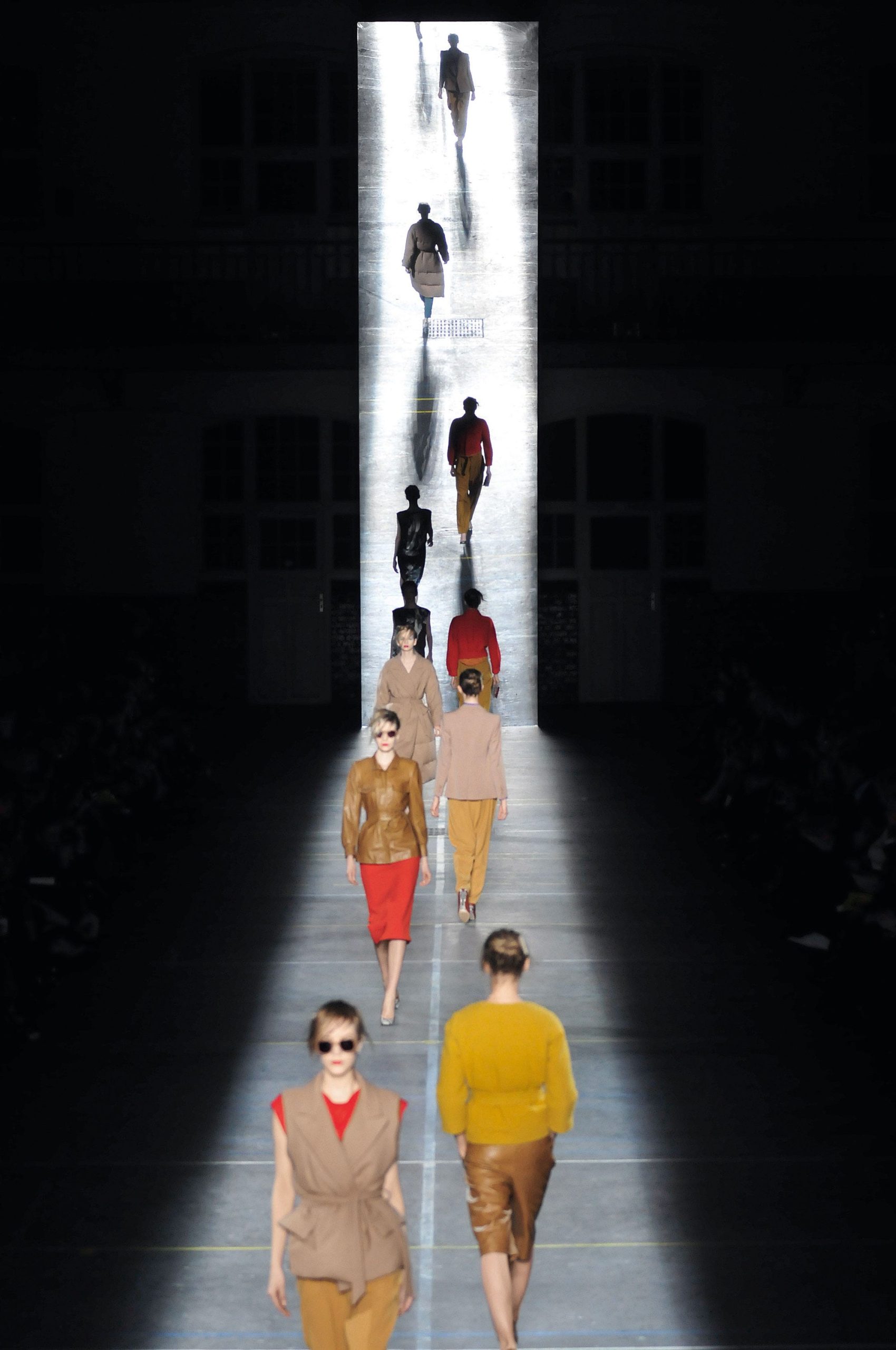 dries van noten khong gian san khau guong thu dong 2009
