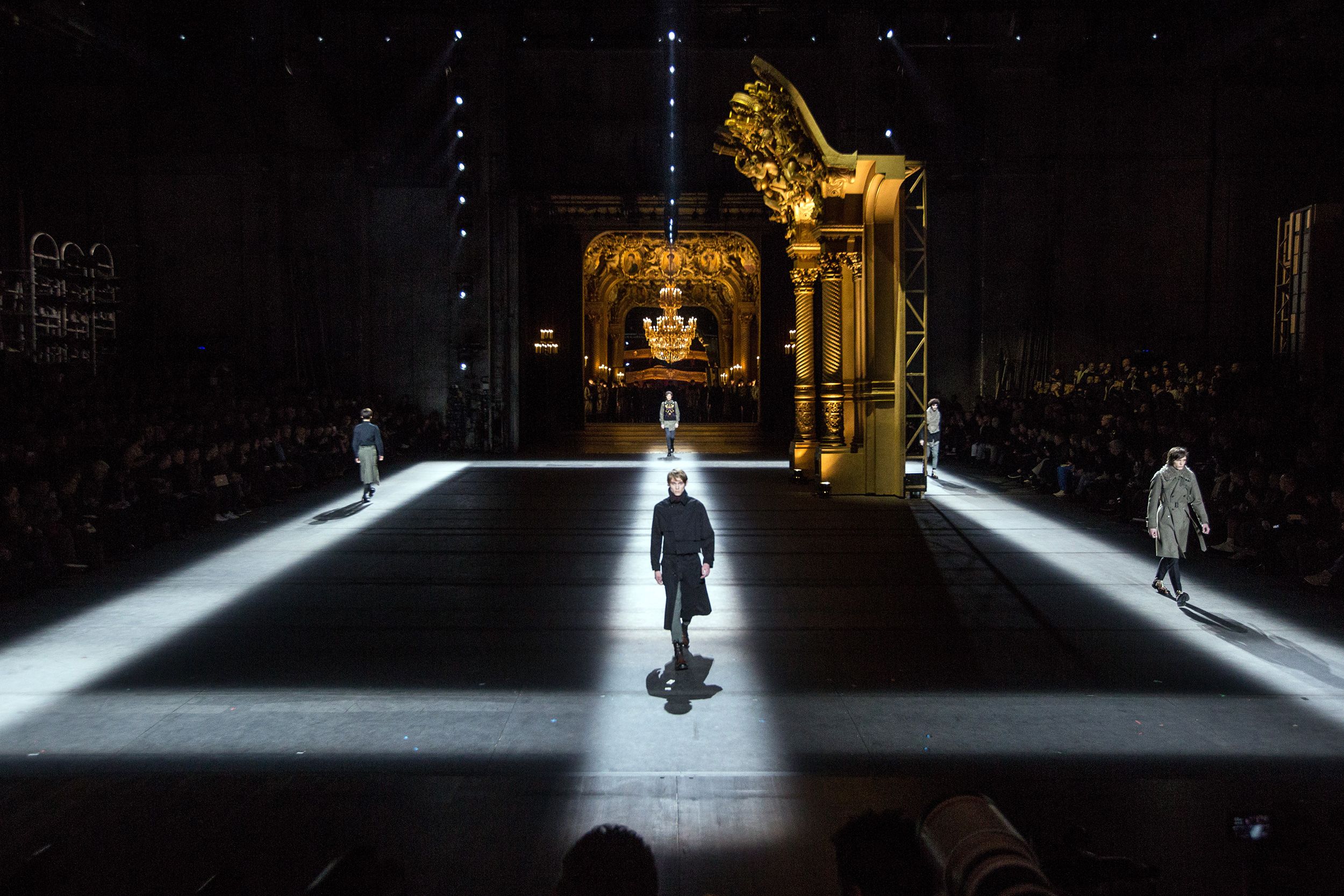 dries van noten san dien thu dong 2016 nha thiet ke