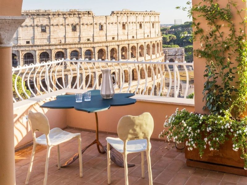 Ban công ngập nắng