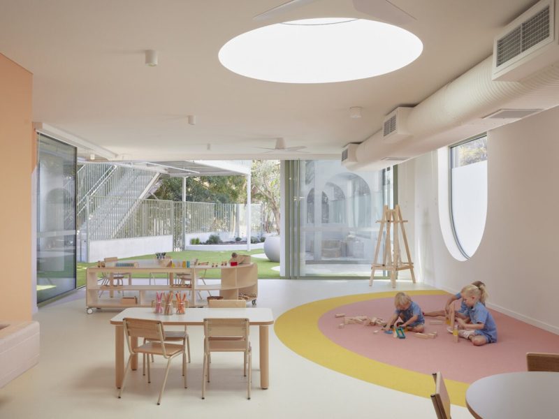 Nhà trẻ Vaucluse: Sân chơi kiến trúc tươi sáng