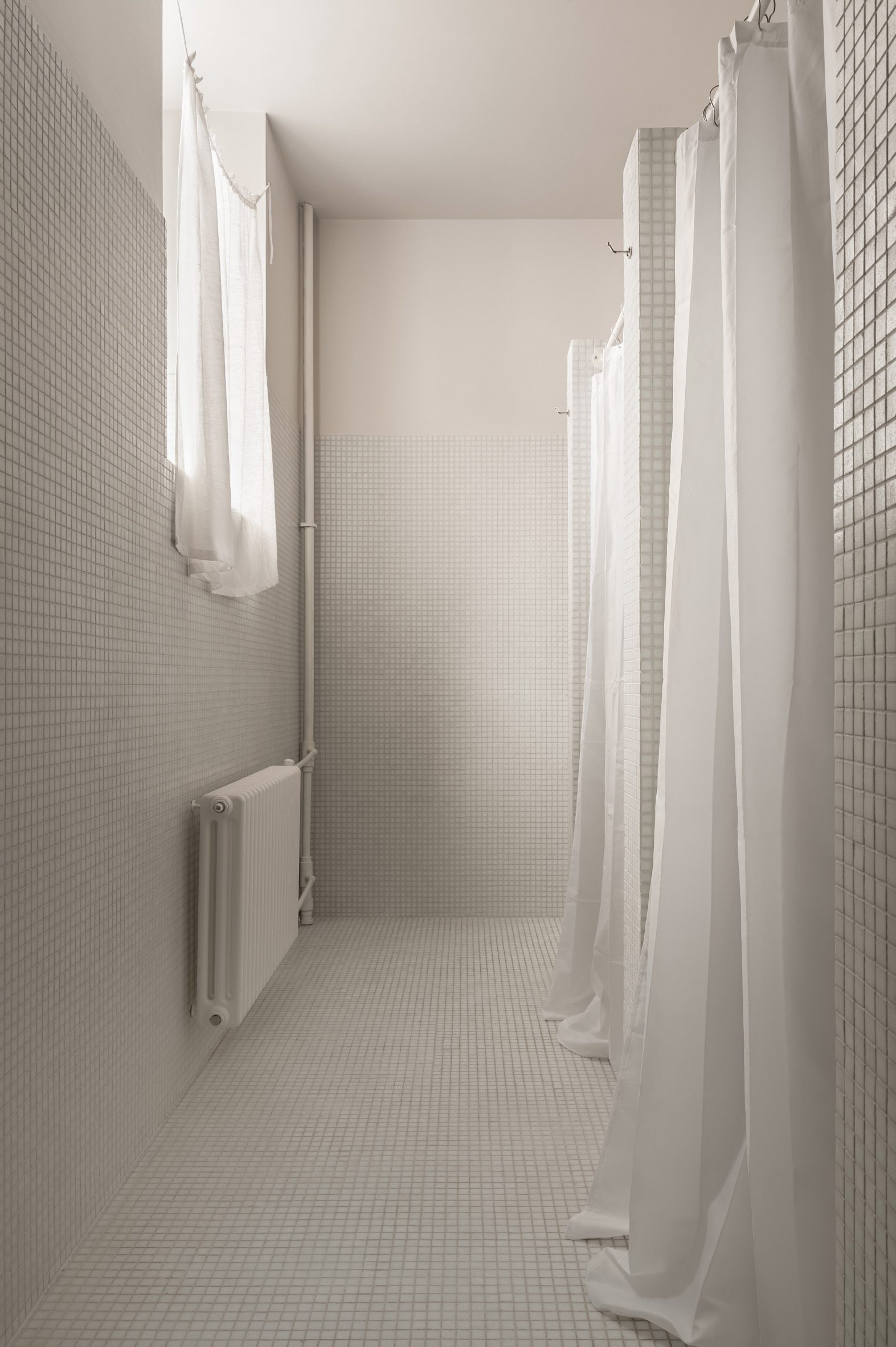 phong tam studio yoga gach op tuong mosaic