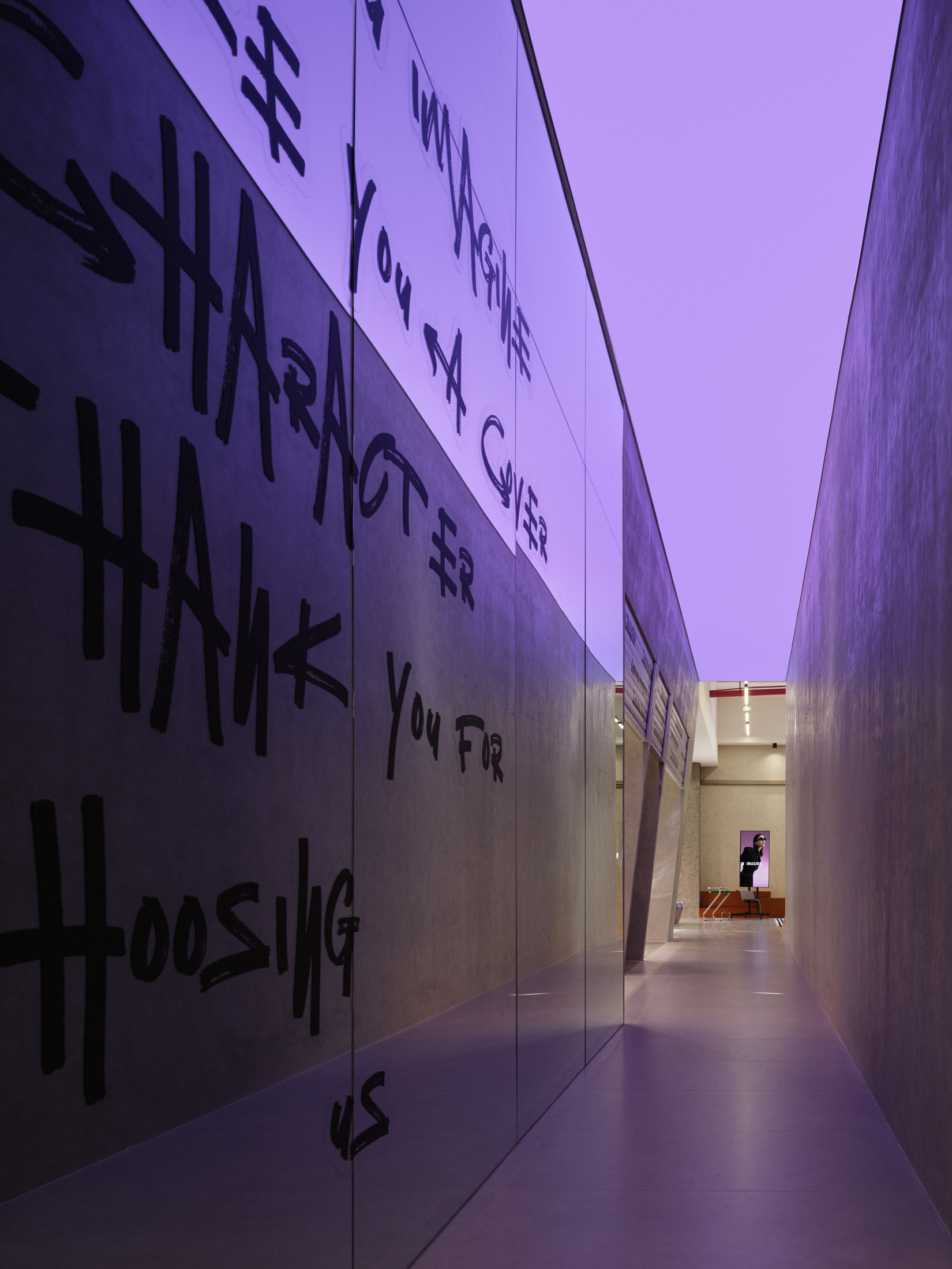 studio phong thu do lanwuu imagine hanh lang graffiti