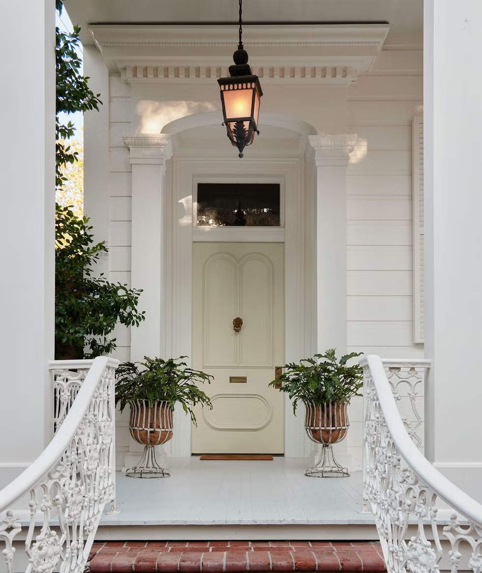 cua chinh front door mau kem Michelle R. Smith New Orleans