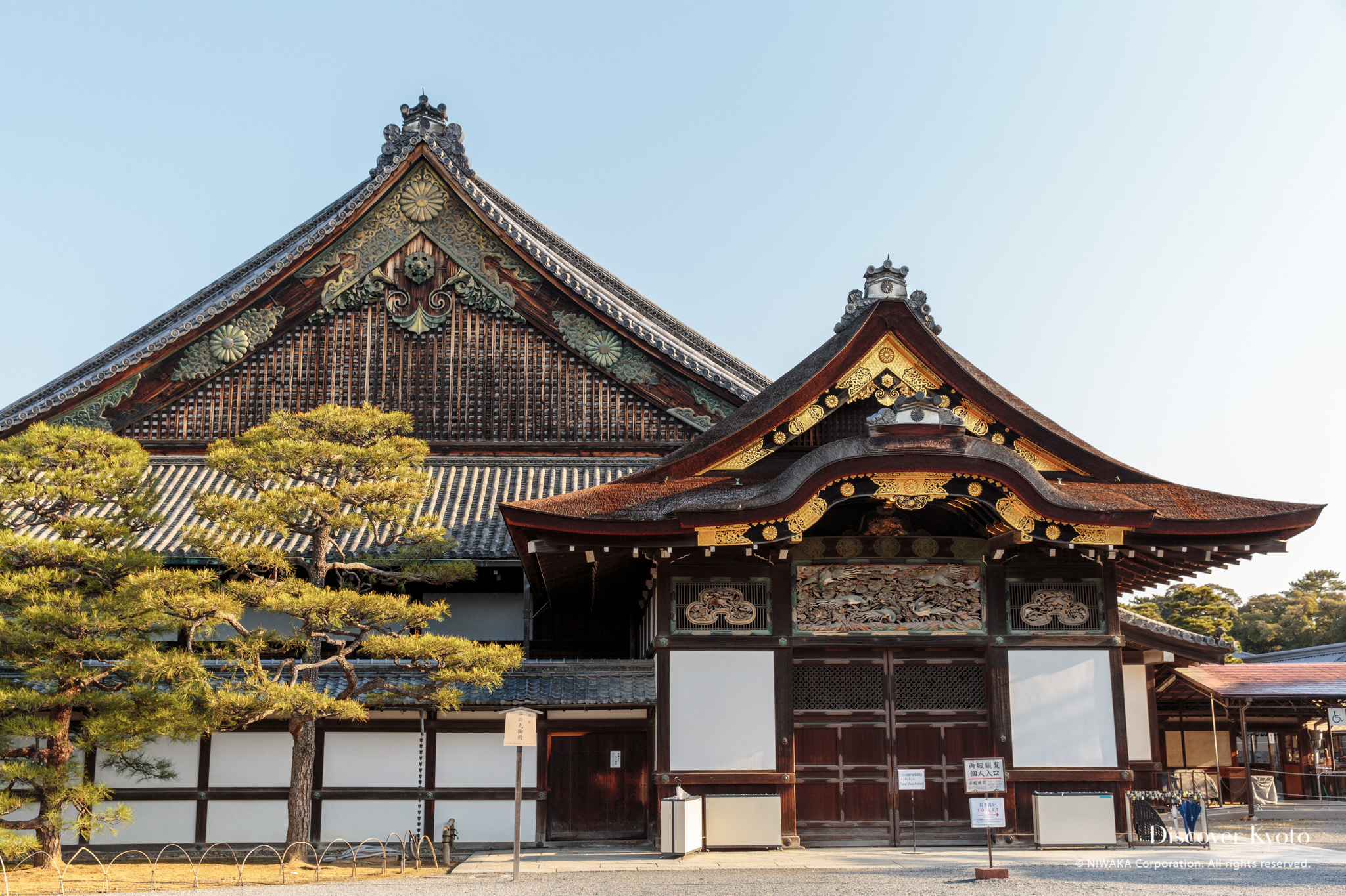 mai Nhat Japanese roof style Ninomaru Palace Nijo Castle Kyoto