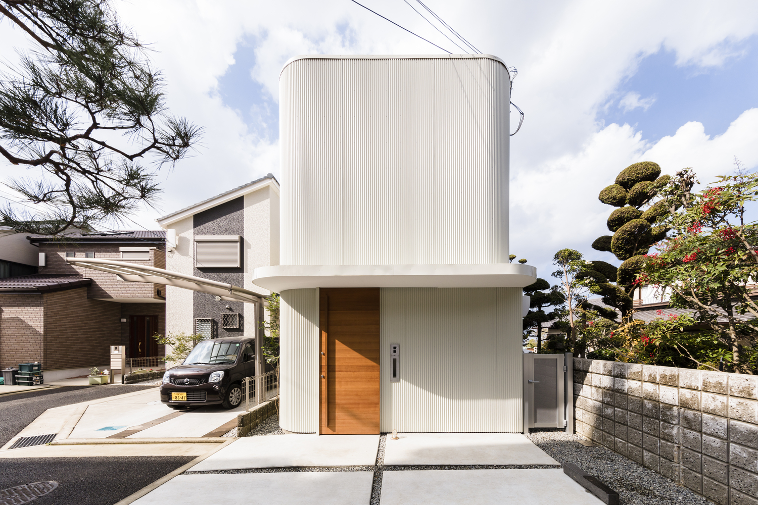 Japanese roof style mai Nhat Melt House SAI Architectural Design Office