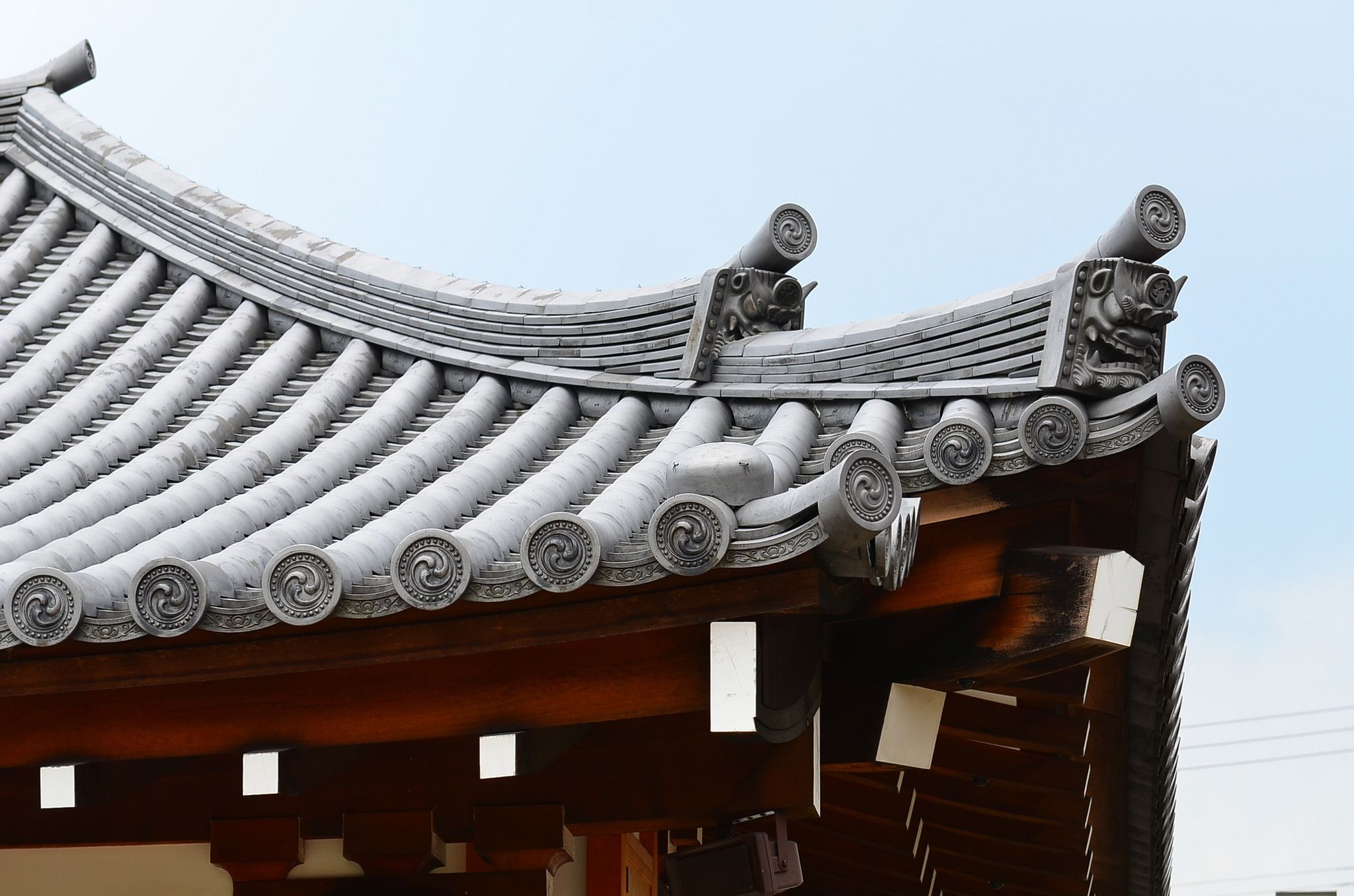 mai Nhat Japanese roof style