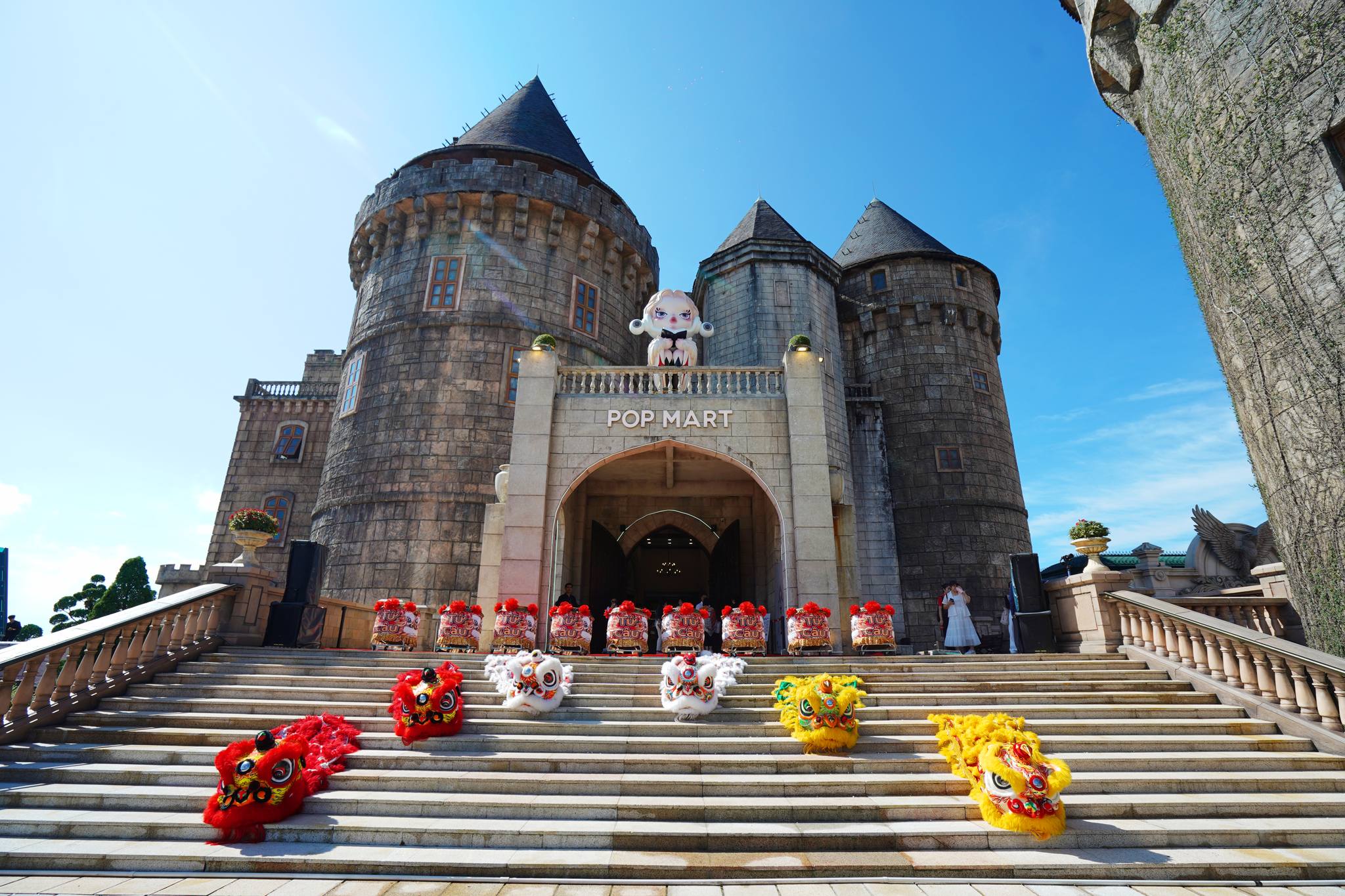 jeremy lee pop mart khai truong ba na hills lau dai