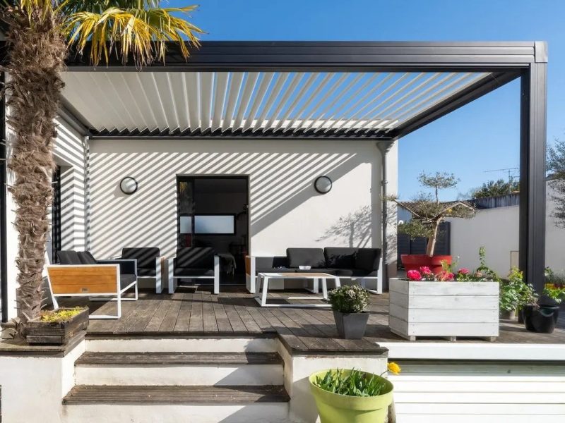 Hiên nhà rợp bóng mát