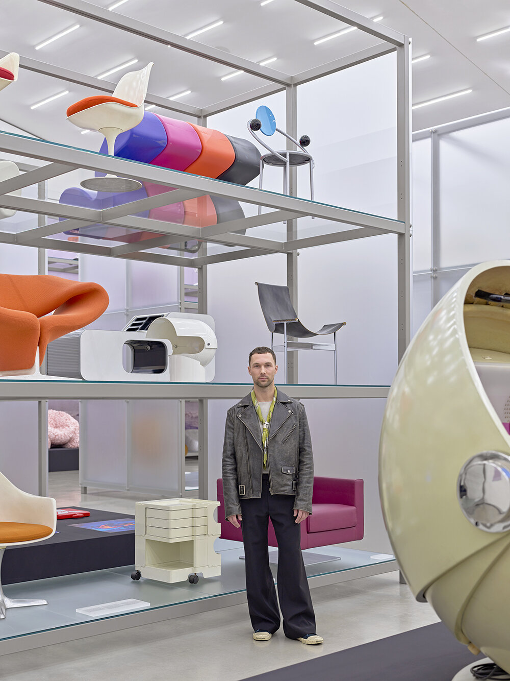 Andrés Reisinge trien lam do noi that Science Fiction Design