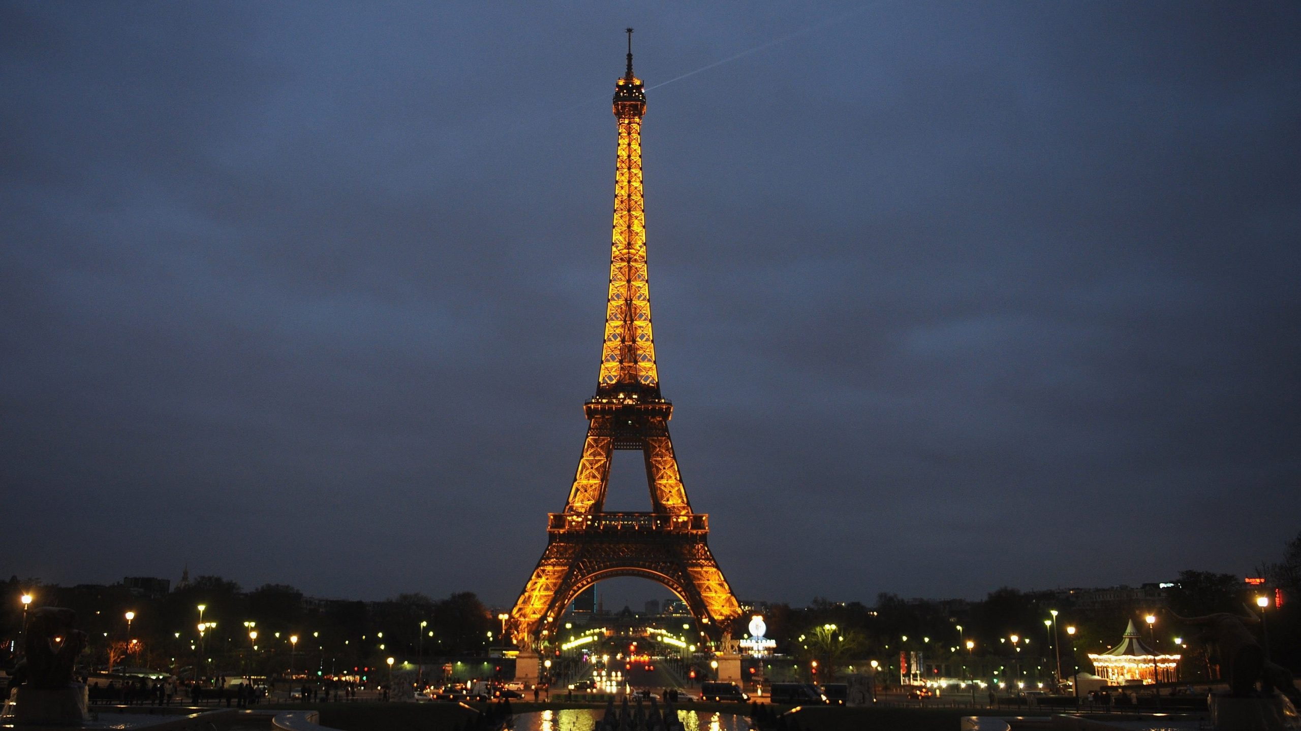 series emily in paris france boi canh phim Gustave Eiffel thap Eiffel