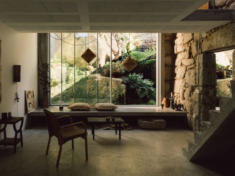 Casa e a Pedra: Tổ ấm tái sinh từ tàn tích