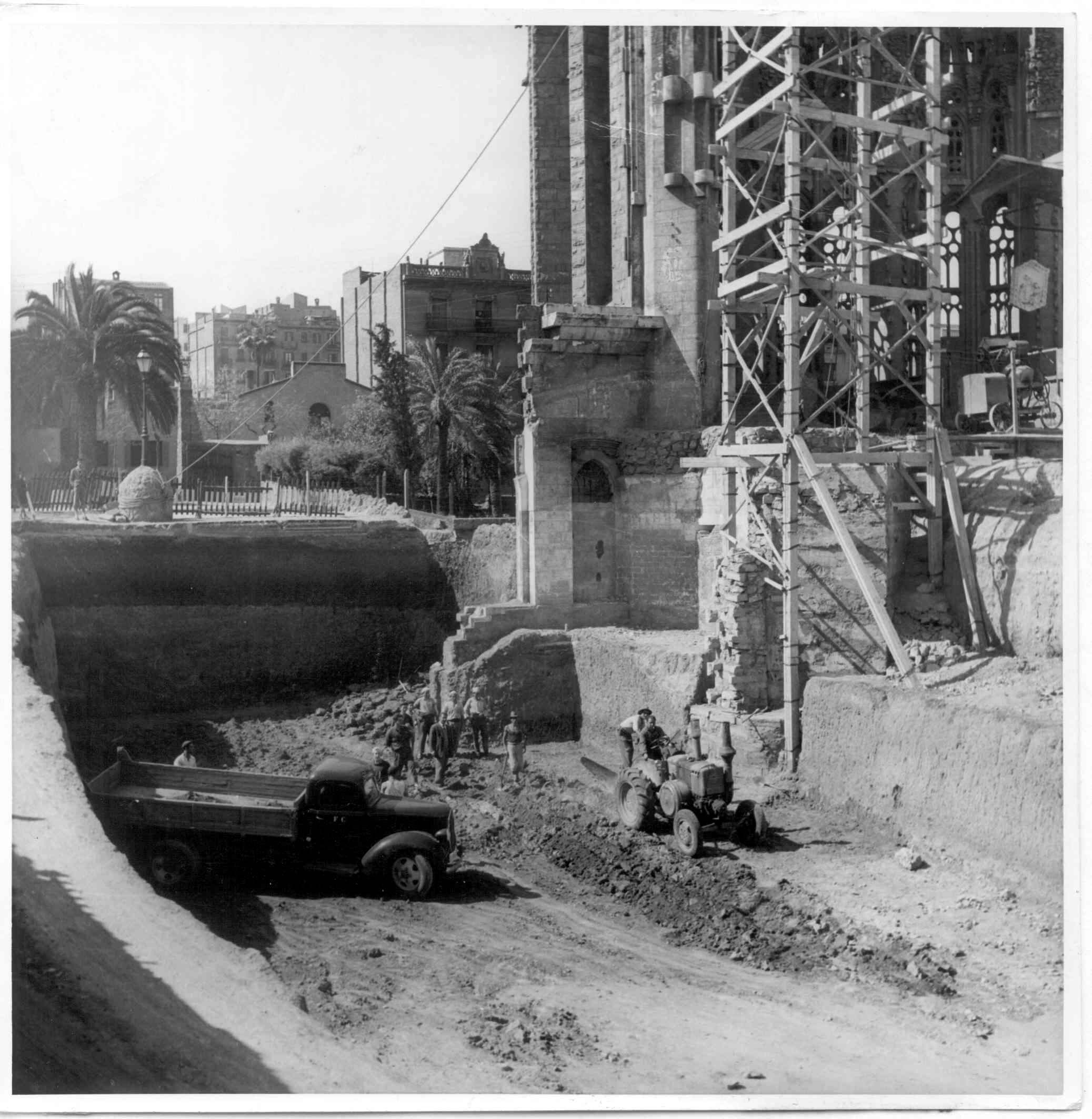 Sagrada Familia nha tho di tich lich su di san ban ve trung tu