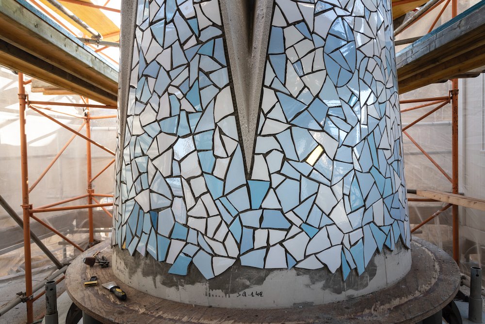 Sagrada Familia nha tho di tich lich su di san mosaic
