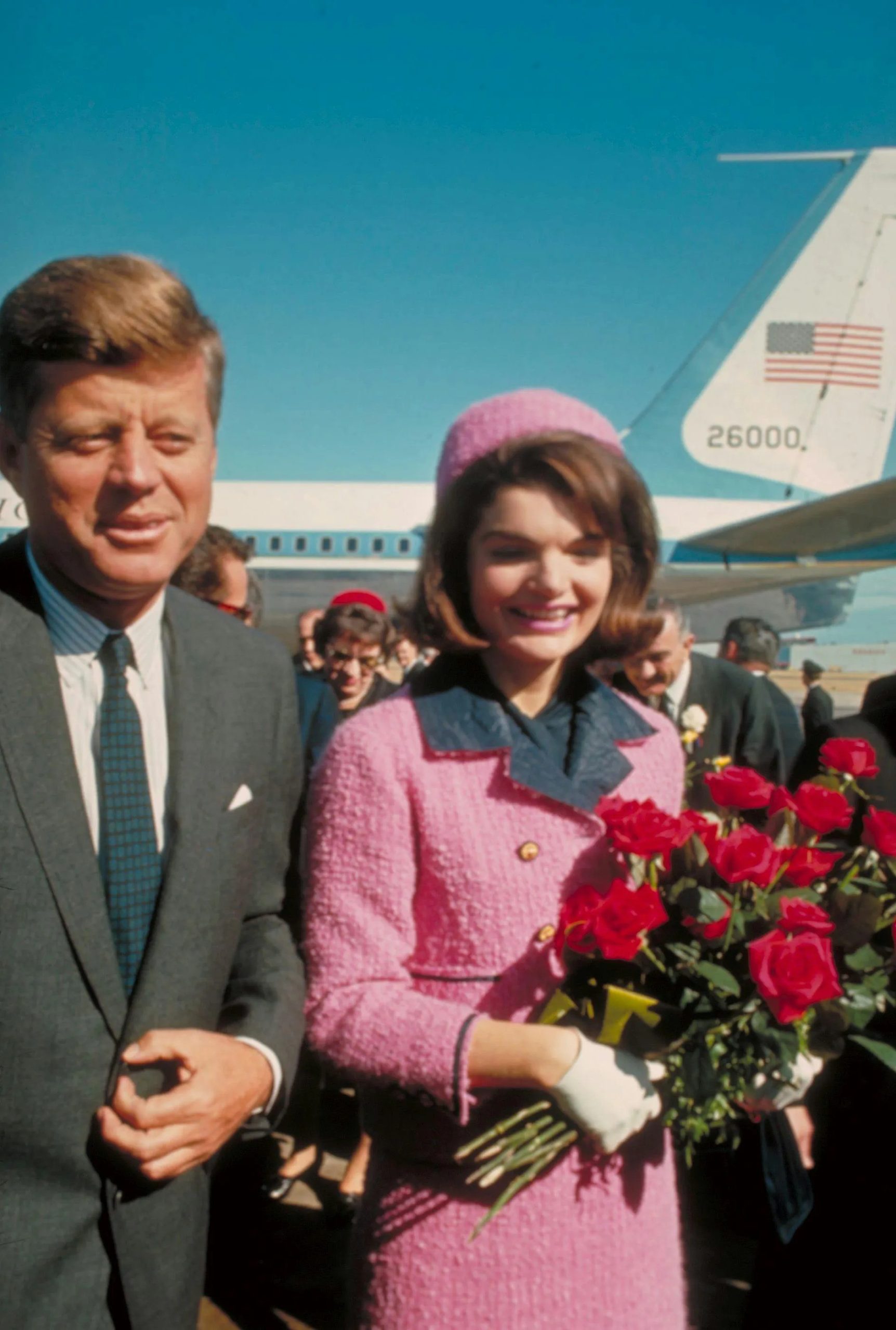 jackie kennedy chanel tweed suit