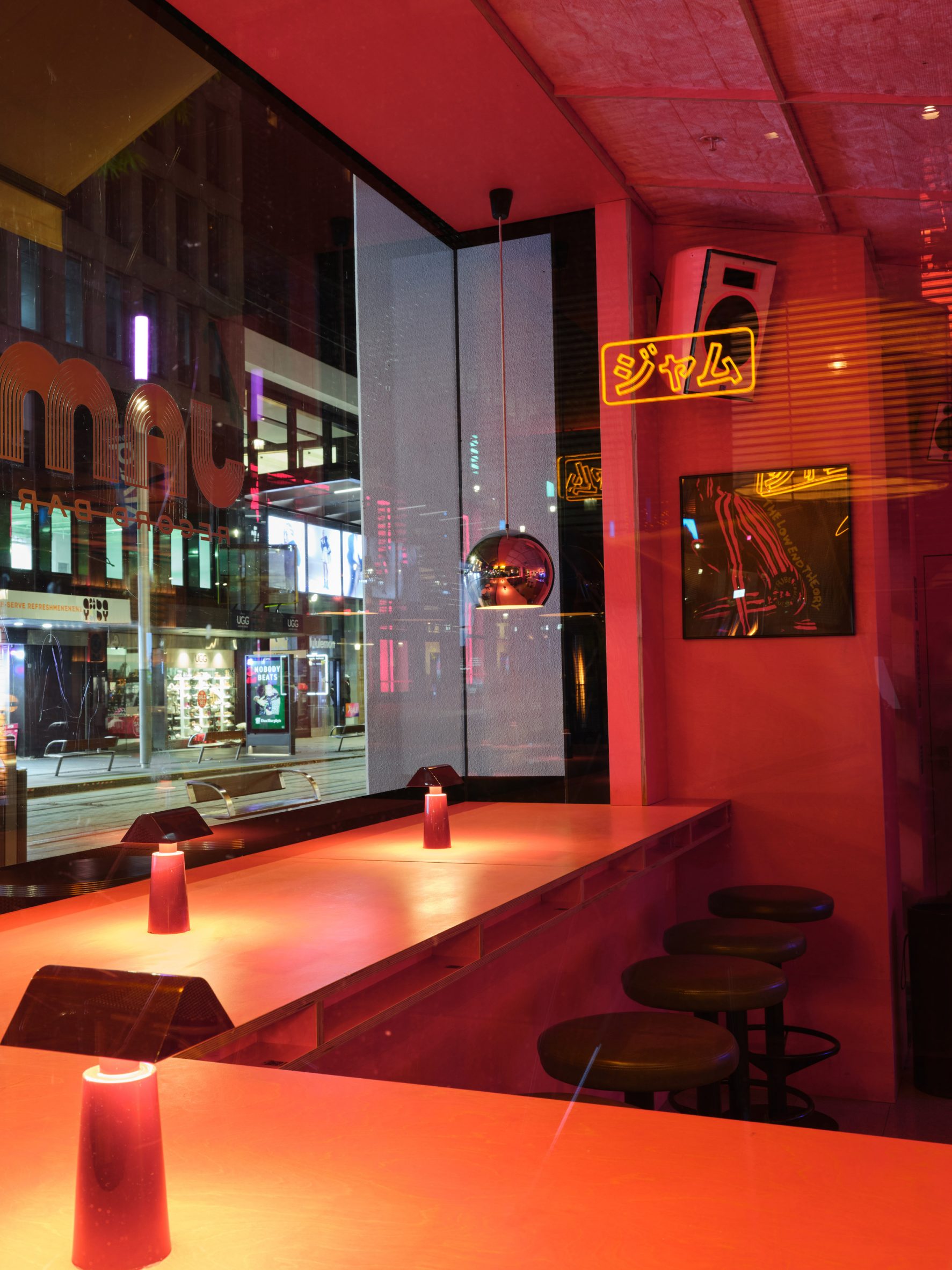 quan bar jam records noi that den neon