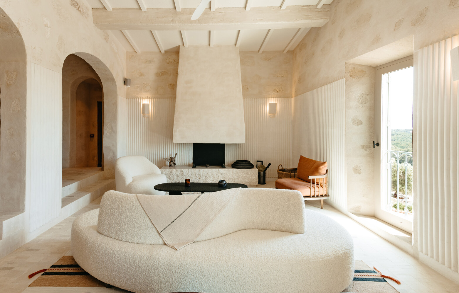 khach san duong Son Blanc da voi Marés Menorca Atelier du Pont ban go Vincent sofa Palma
