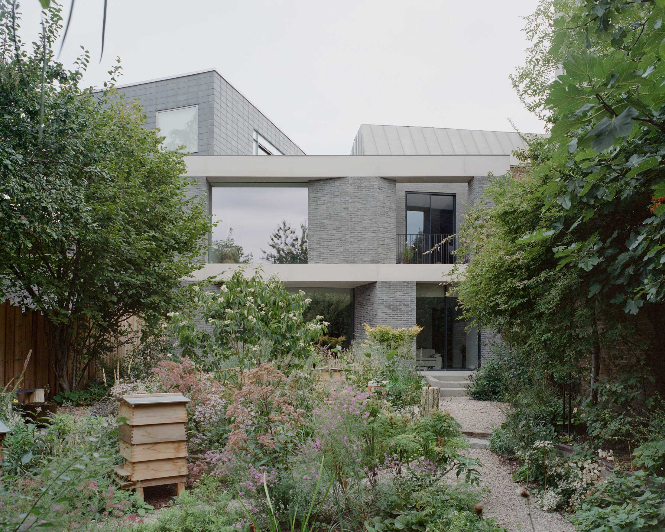 du an cai tao ngoi nha North London Wabi-Sabi Nhat Ban McLaren Excell Studio Iro