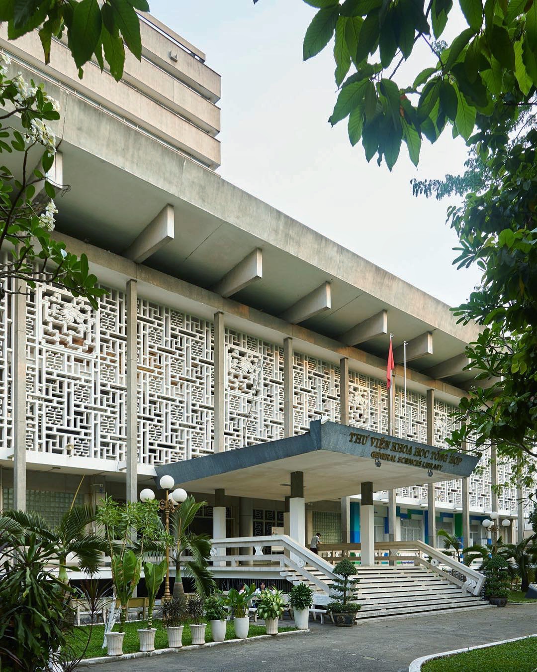 phong cach kien truc hien dai thu vien khoa hoc tong hop tphcm