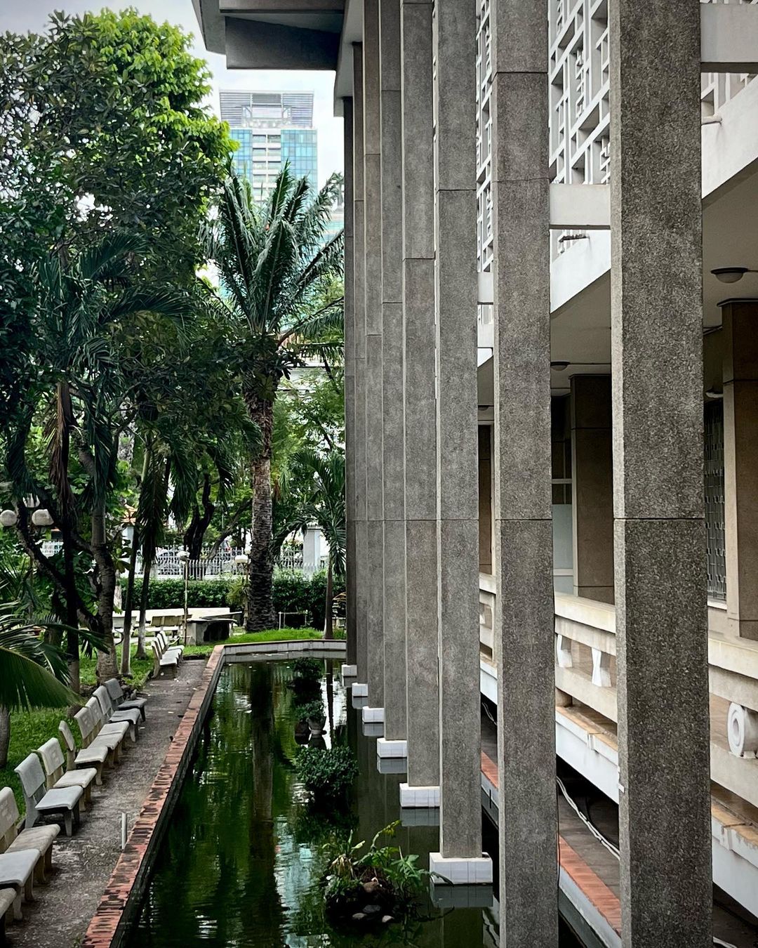 phong cach kien truc modernist thu vien khoa hoc tong hop tphcm