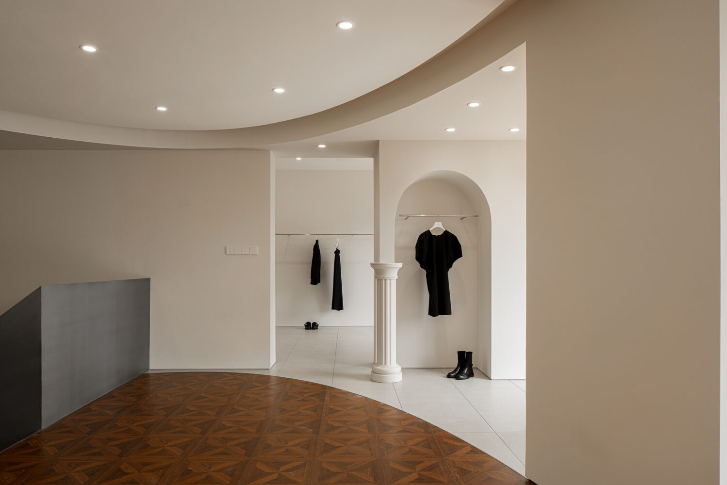 cai tao cua hang ban le OSC Boutique Xframe Studio
