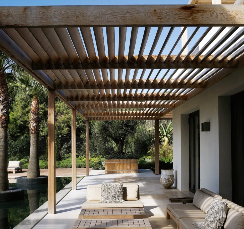 mai che san vuon ngoai troi pergola 