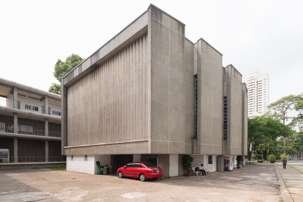 phong cach kien truc modernist dai hoc y duoc tphcm