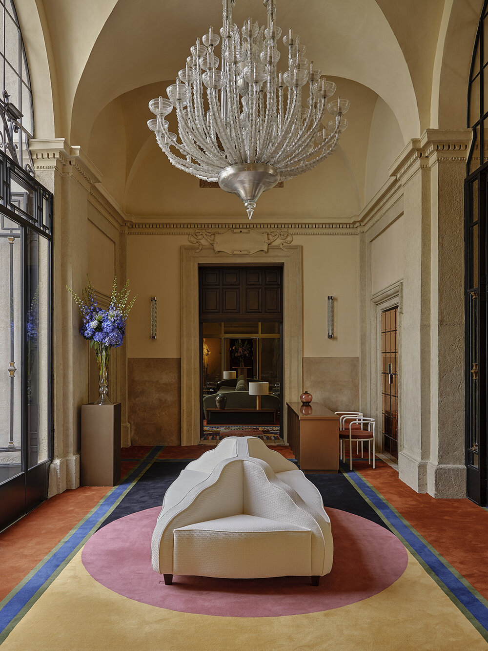khach san sanh don khach tham sofa den chum palazzo talia