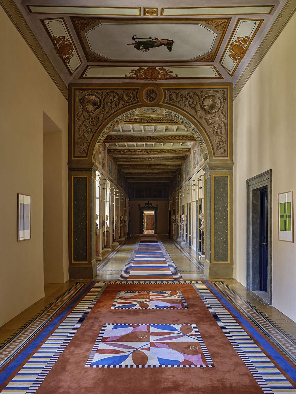 hanh lang cung dien palazzo talia tham Nigel Peake