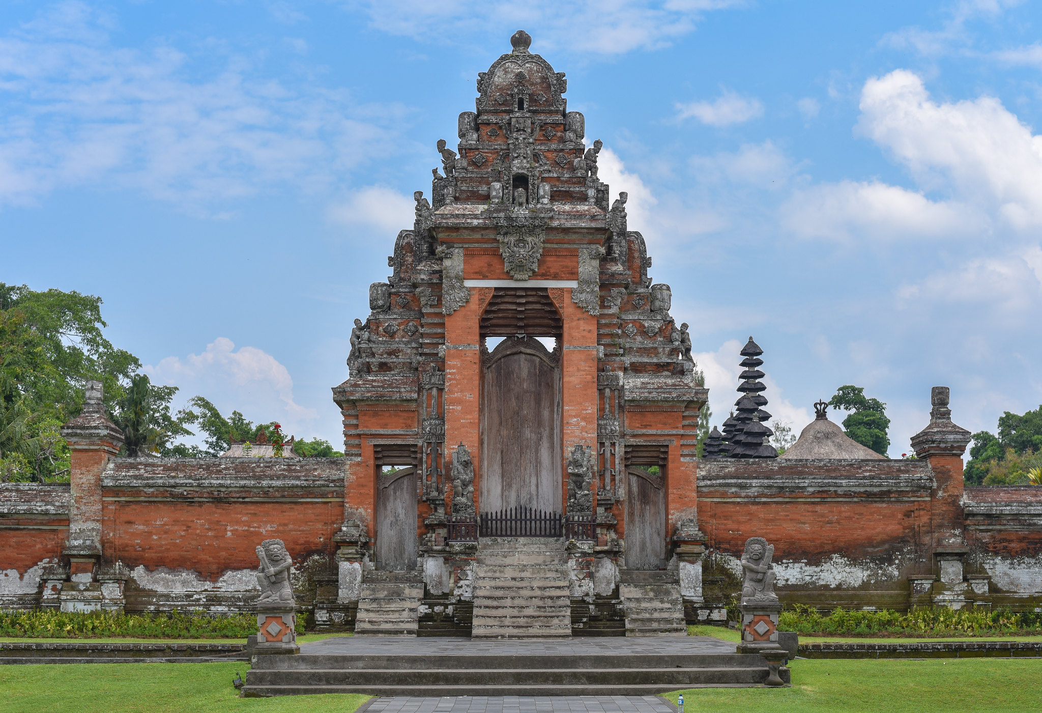 Taman Ayun kien truc ton giao di san dong nam a bali