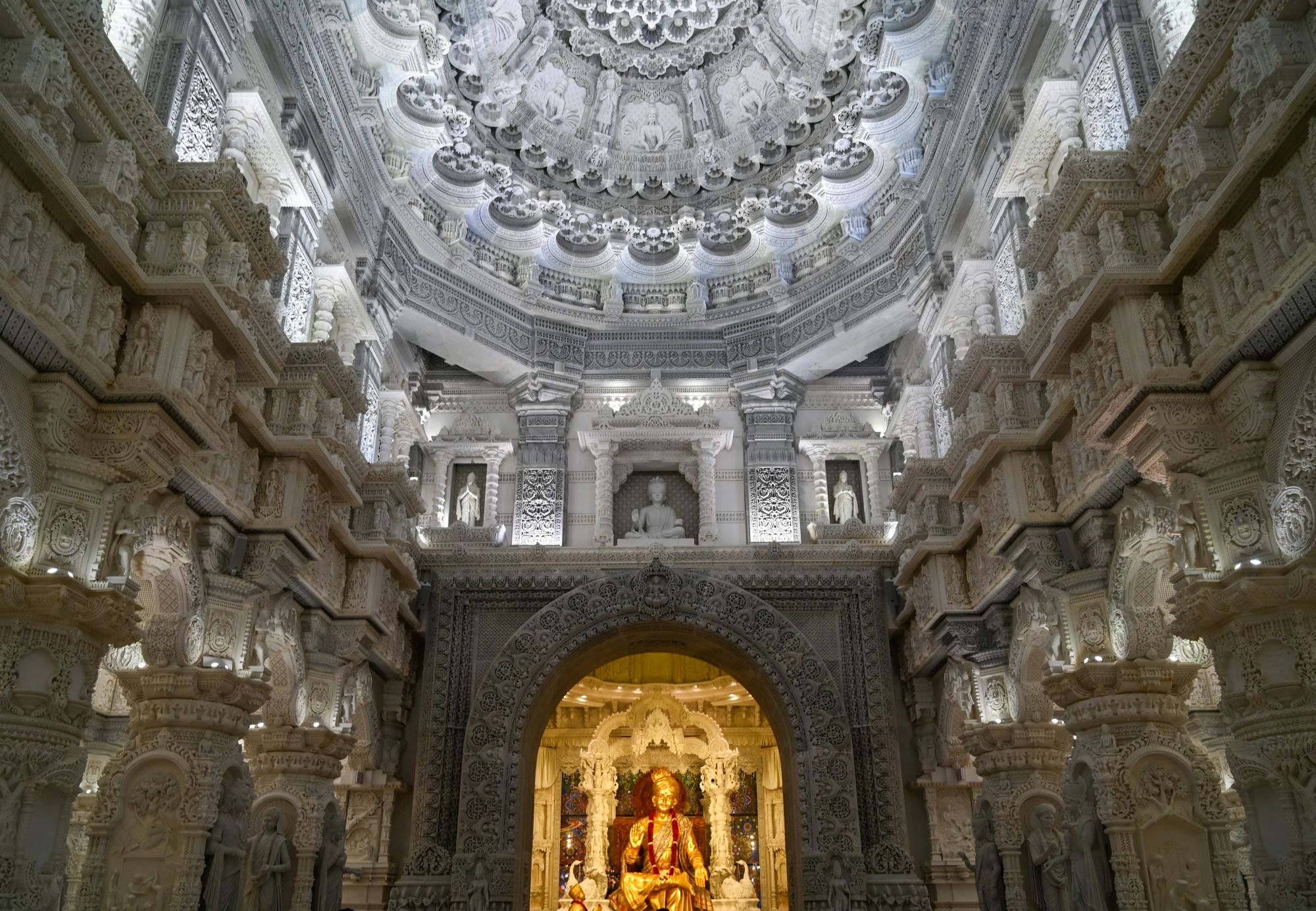 hoi truong nha tho kien truc ton giao Shri Swaminarayan Mandir