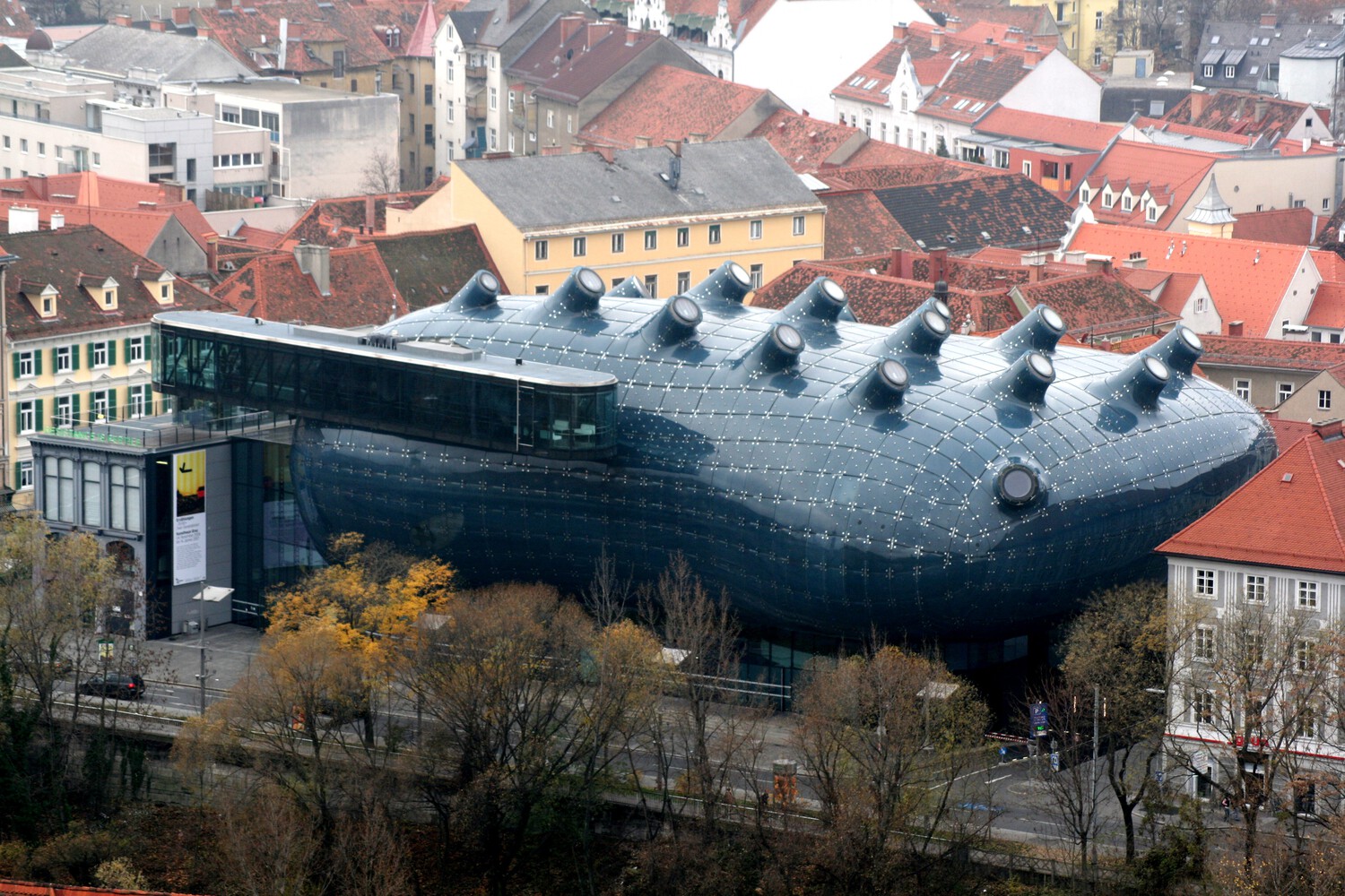 colin fournier kien truc su kunsthaus graz toa nha