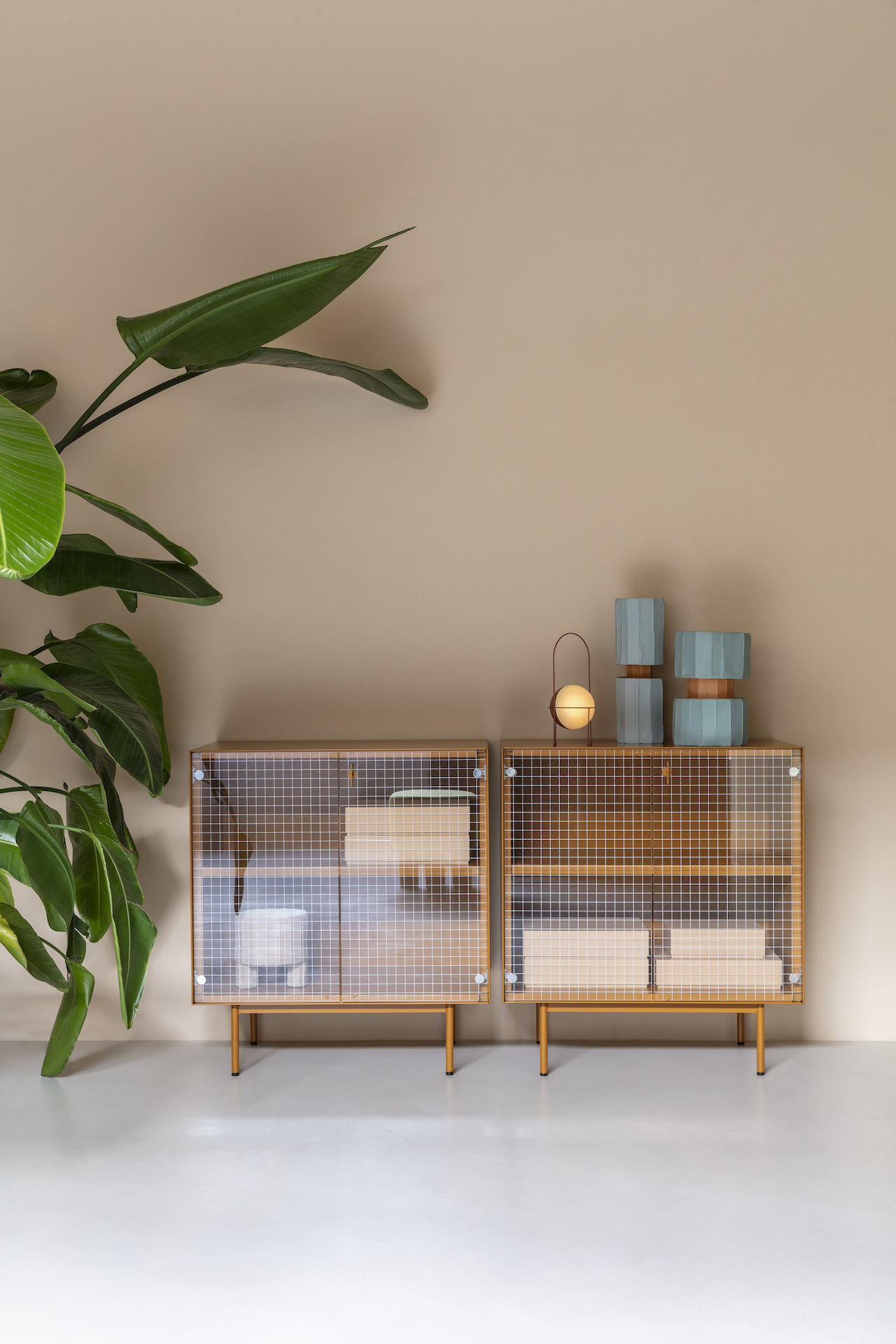 van phong office Dieffebi Elisa Ossino ban Franny tu Mate ghe Zoey ke Line
