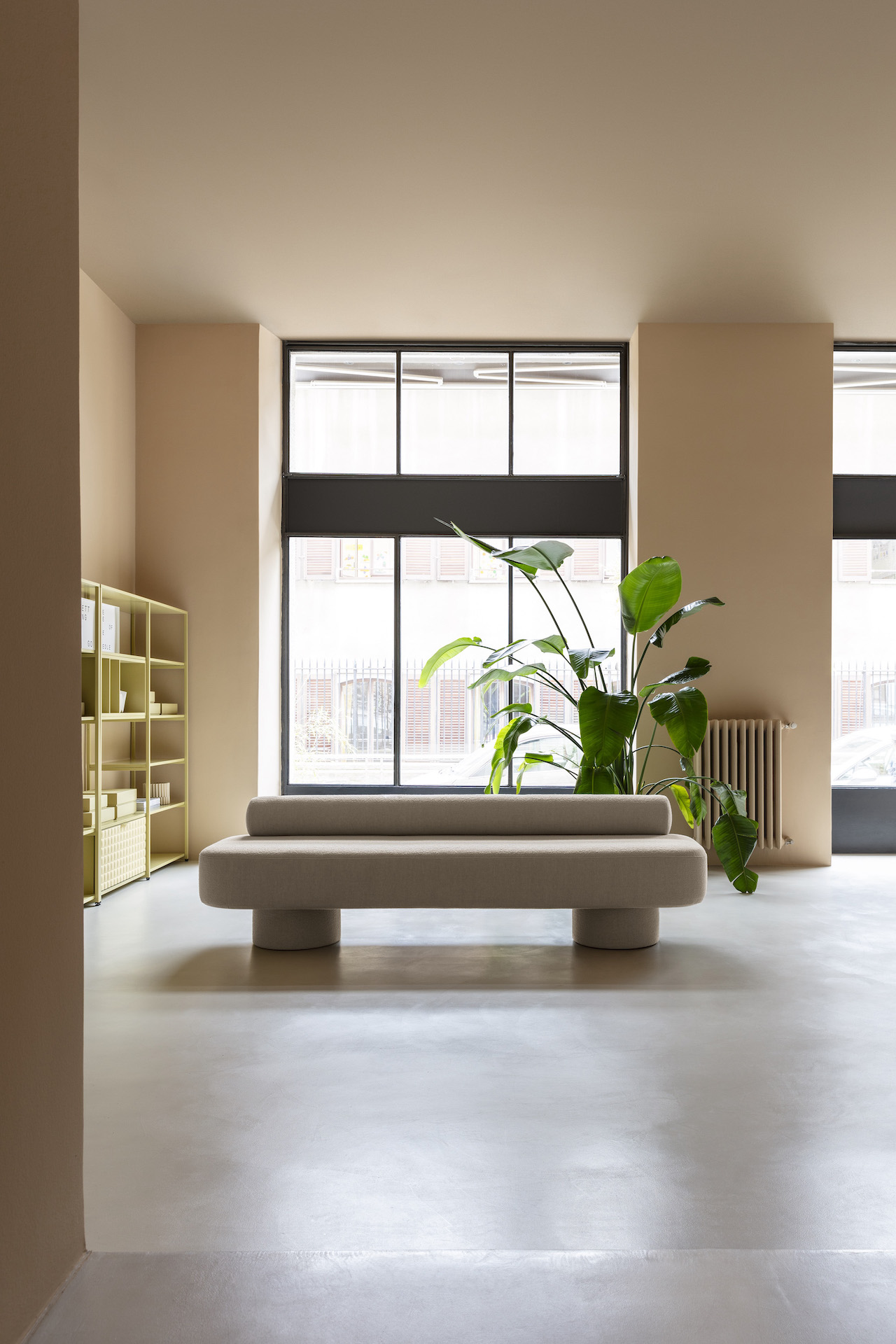 office Dieffebi Elisa Ossino ban Franny tu Mate ghe Zoey ke Line