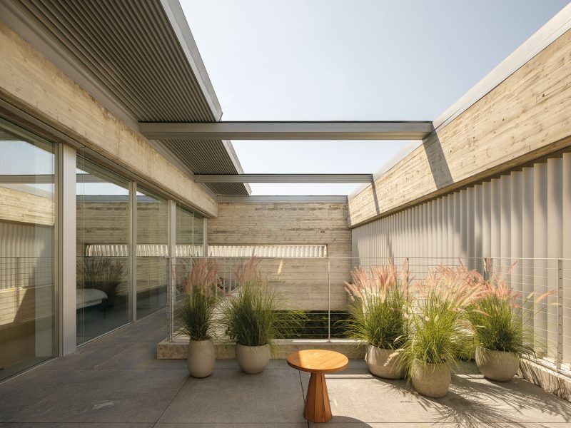 Biệt thự Brutalist ở Moshav Lachish - Lưu giữ nét thô mộc